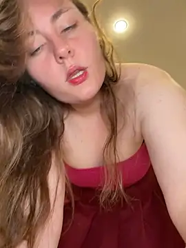 Snapshot of Topvi_ chatting on July 6, 2026, 9:28 pm Topvi online show from July 6, 2026, 9:28 pm