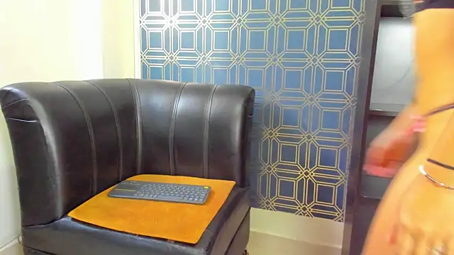 yulianademond66 online show from January 25, 2025, 2:03 pm