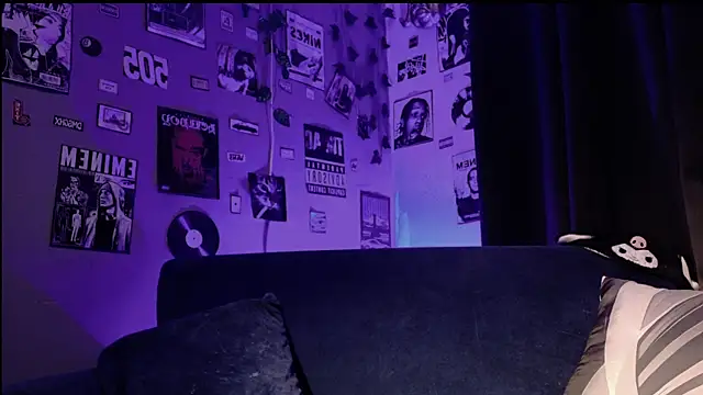 yulianademond66 online show from March 20, 2026, 2:11 pm