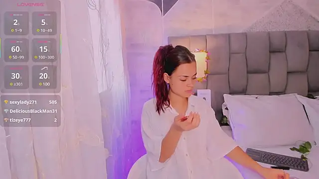 HannaRhodes online show from March 21, 2025, 1:56 pm