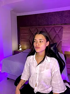 HannaRhodes online show from October 24, 2025, 3:08 pm