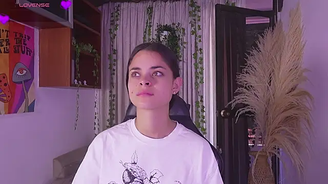 HannaRhodes online show from March 15, 2026, 1:06 pm