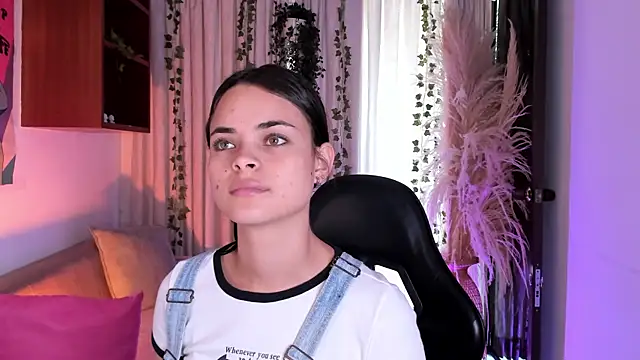 HannaRhodes online show from April 18, 2026, 1:48 pm