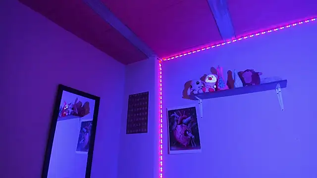 MadelineBenet online show from December 17, 2024, 6:02 am