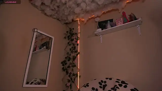 MadelineBenet online show from September 15, 2025, 2:00 am