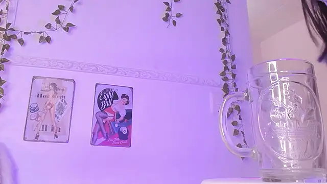 Luna-Chann online show from September 27, 2025, 8:47 pm