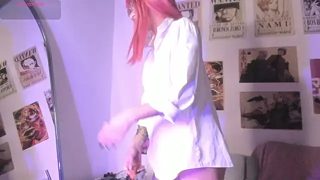 Luna-Chann online show from April 17, 2026, 8:23 pm