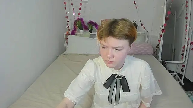 Snapshot of DreamyLuna chatting on January 12, 2025, 8:36 pm DreamyLuna online show from January 12, 2025, 8:36 pm