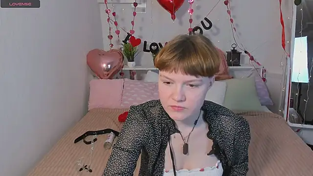 Snapshot of DreamyLuna chatting on January 28, 2025, 8:36 pm DreamyLuna online show from January 28, 2025, 8:36 pm