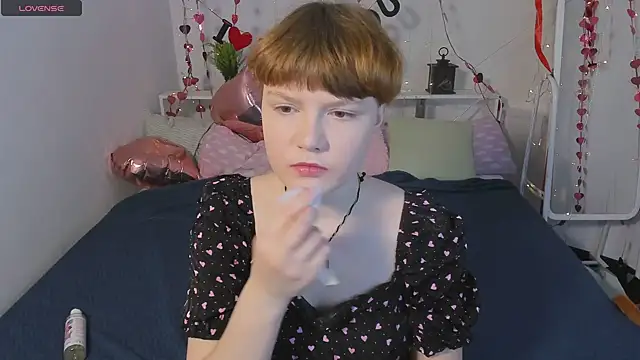 Snapshot of DreamyLuna chatting on January 30, 2025, 10:51 pm DreamyLuna online show from January 30, 2025, 10:51 pm