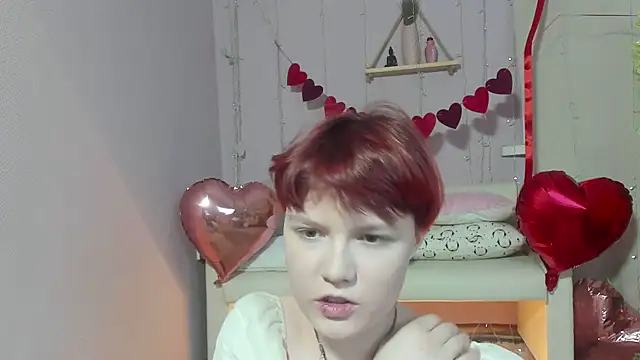 Snapshot of DreamyLuna chatting on February 7, 2025, 8:42 pm DreamyLuna online show from February 7, 2025, 8:42 pm