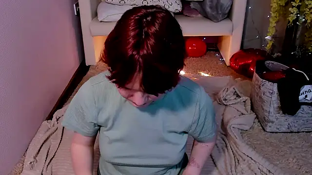 Snapshot of DreamyLuna chatting on February 22, 2025, 8:31 pm DreamyLuna online show from February 22, 2025, 8:31 pm