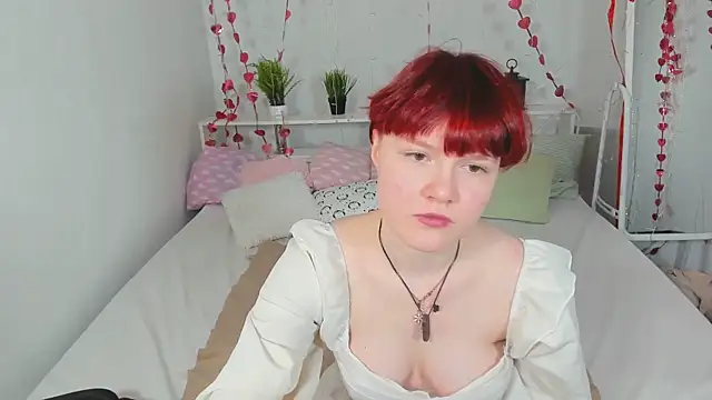 Snapshot of DreamyLuna chatting on February 27, 2025, 8:31 pm DreamyLuna online show from February 27, 2025, 8:31 pm