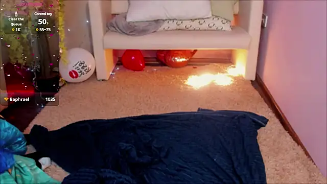 Snapshot of DreamyLuna chatting on March 3, 2025, 3:30 am DreamyLuna online show from March 3, 2025, 3:30 am