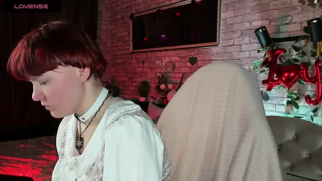 Snapshot of DreamyLuna chatting on March 5, 2025, 8:32 pm DreamyLuna online show from March 5, 2025, 8:32 pm