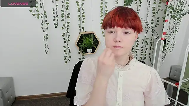 Snapshot of DreamyLuna chatting on March 15, 2025, 8:43 pm DreamyLuna online show from March 15, 2025, 8:43 pm