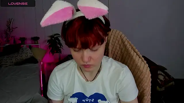 Snapshot of DreamyLuna chatting on March 19, 2025, 8:32 pm DreamyLuna online show from March 19, 2025, 8:32 pm