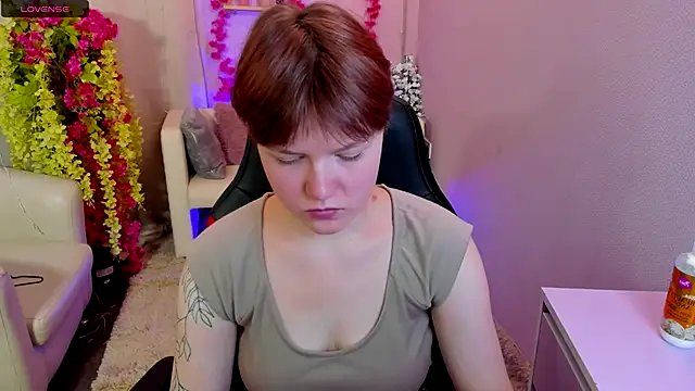 Snapshot of DreamyLuna chatting on September 12, 2025, 8:42 pm DreamyLuna online show from September 12, 2025, 8:42 pm