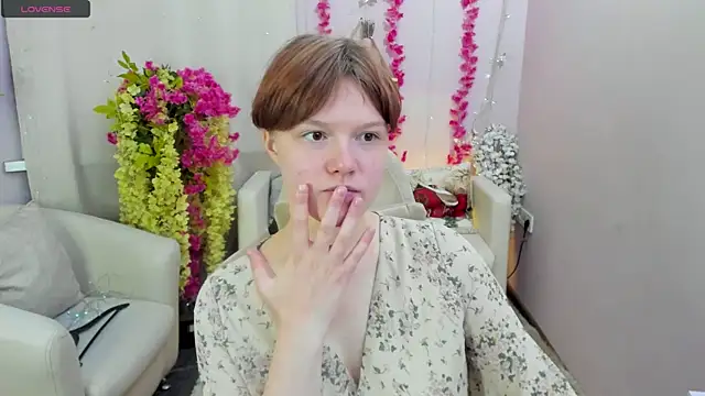 Snapshot of DreamyLuna chatting on September 27, 2025, 8:03 pm DreamyLuna online show from September 27, 2025, 8:03 pm