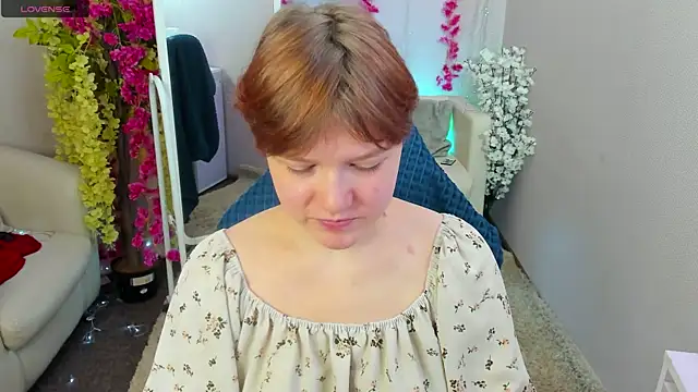 Snapshot of DreamyLuna chatting on October 5, 2025, 8:29 pm DreamyLuna online show from October 5, 2025, 8:29 pm