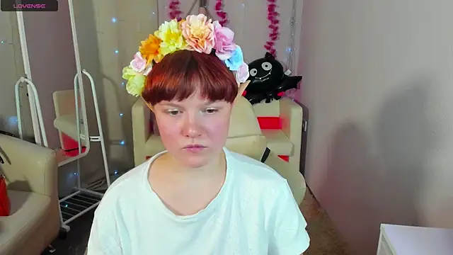 Snapshot of DreamyLuna chatting on October 16, 2025, 8:21 pm DreamyLuna online show from October 16, 2025, 8:21 pm