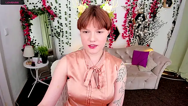 Snapshot of DreamyLuna chatting on November 20, 2025, 8:08 pm DreamyLuna online show from November 20, 2025, 8:08 pm