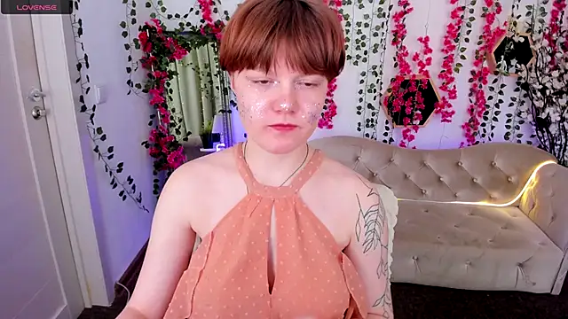 Snapshot of DreamyLuna chatting on November 29, 2025, 8:34 pm DreamyLuna online show from November 29, 2025, 8:34 pm