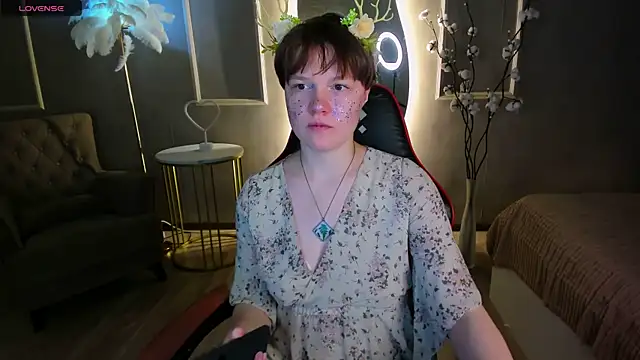 Snapshot of DreamyLuna chatting on November 30, 2025, 8:35 pm DreamyLuna online show from November 30, 2025, 8:35 pm