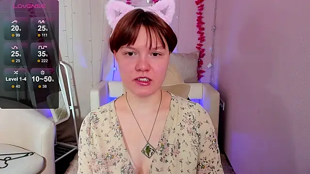 Snapshot of DreamyLuna chatting on December 5, 2025, 8:38 pm DreamyLuna online show from December 5, 2025, 8:38 pm