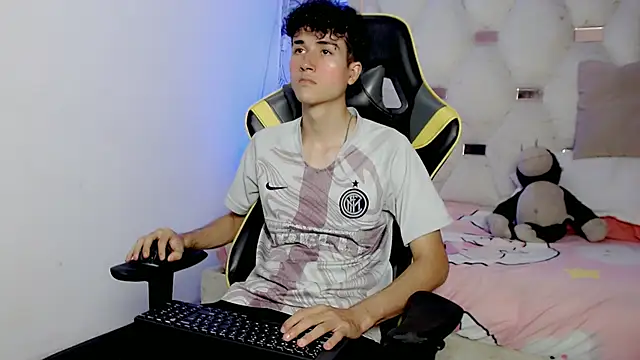 johnny cagee online show from November 28, 2025, 6:38 am