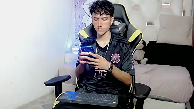 johnny cagee online show from January 7, 2026, 4:15 am