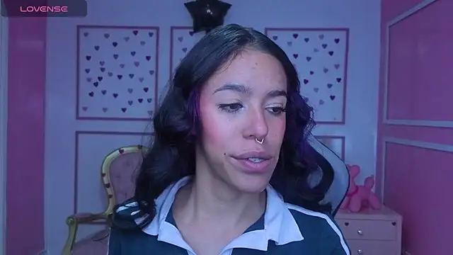 stephania t online show from November 4, 2025, 12:37 pm