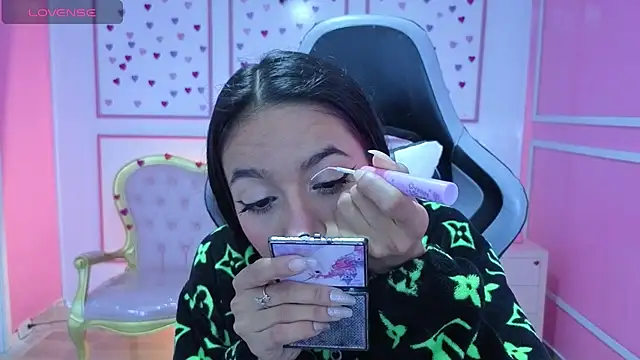 stephania t online show from November 6, 2025, 11:44 am