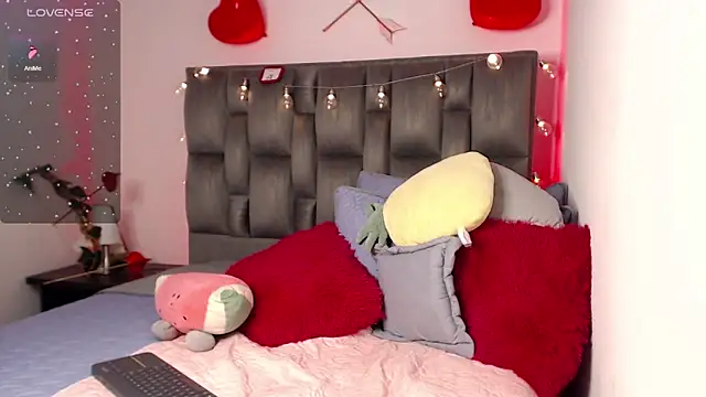 julz 03 online show from February 28, 2025, 11:12 pm