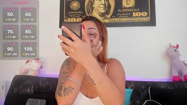 Alba Grey online show from October 6, 2025, 9:01 pm