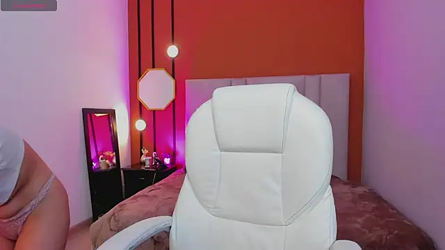  Sophie  miller online show from November 8, 2025, 7:12 pm