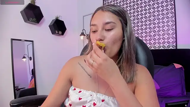  Sophie  miller online show from April 19, 2026, 5:56 pm