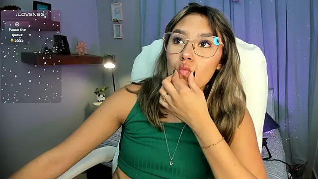 Snapshot of _Sophie__miller chatting on May 25, 2026, 8:04 pm Sophie miller online show from May 25, 2026, 8:04 pm