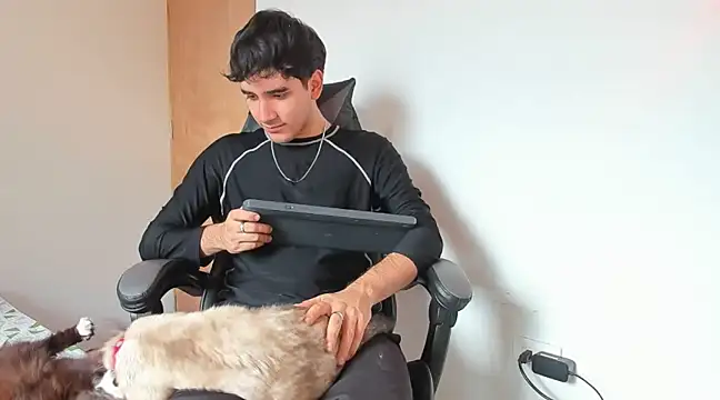 leo030809 online show from March 17, 2025, 4:01 pm