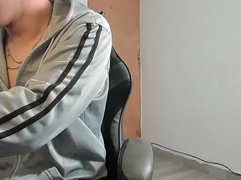 leo030809 online show from April 17, 2026, 3:04 pm