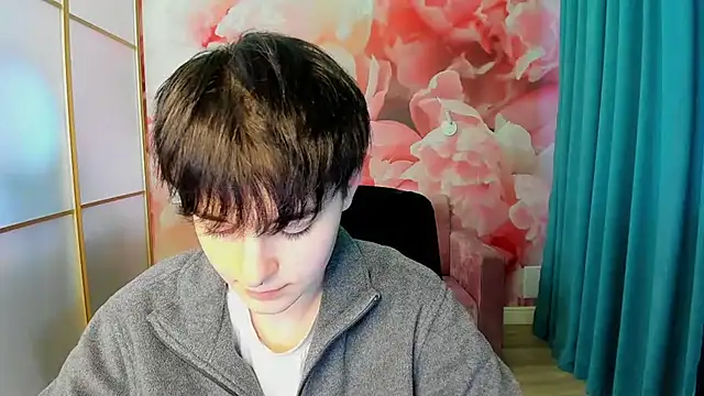 EmiliaYours online show from December 2, 2024, 10:39 am