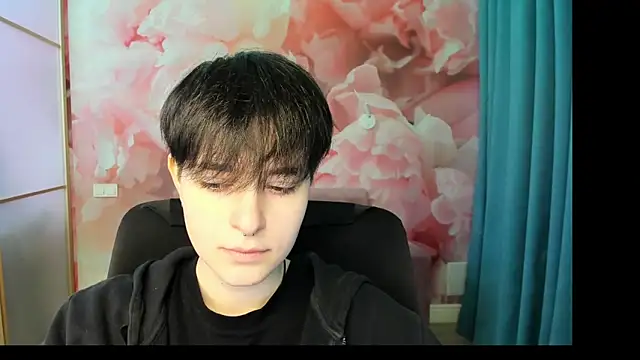 EmiliaYours online show from December 9, 2024, 12:30 pm