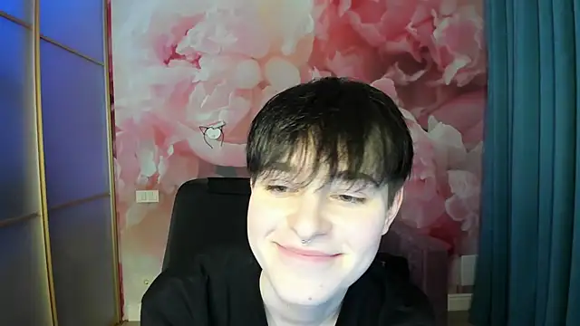 EmiliaYours online show from December 9, 2024, 4:47 pm