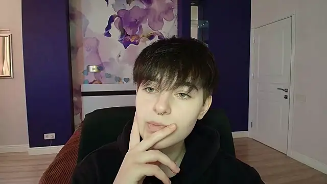 EmiliaYours online show from December 13, 2024, 12:39 pm