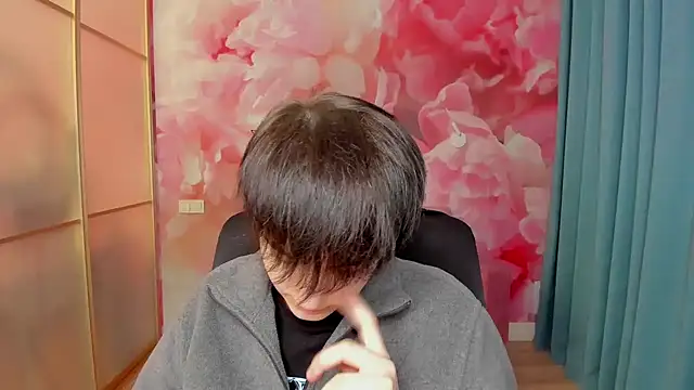 EmiliaYours online show from December 22, 2024, 6:28 am