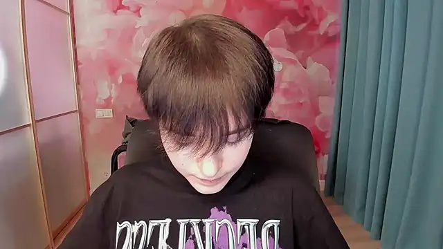 EmiliaYours online show from December 22, 2024, 9:33 am