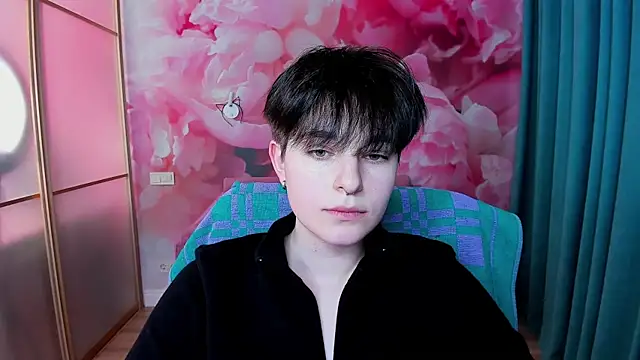 EmiliaYours online show from January 21, 2025, 1:00 pm