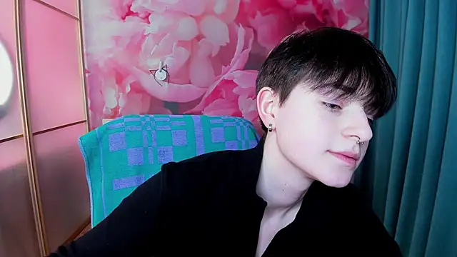 EmiliaYours online show from January 21, 2025, 4:05 pm