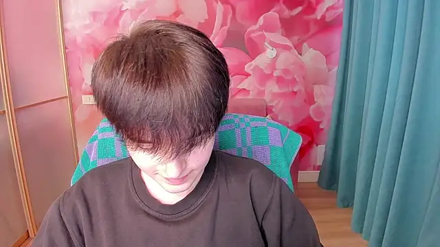 EmiliaYours online show from January 24, 2025, 1:14 pm