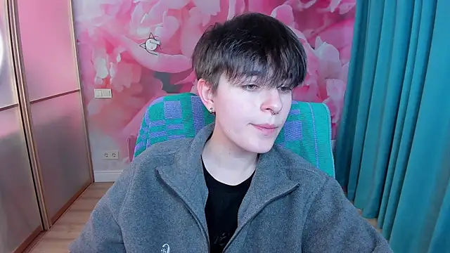 EmiliaYours online show from February 7, 2025, 12:50 pm